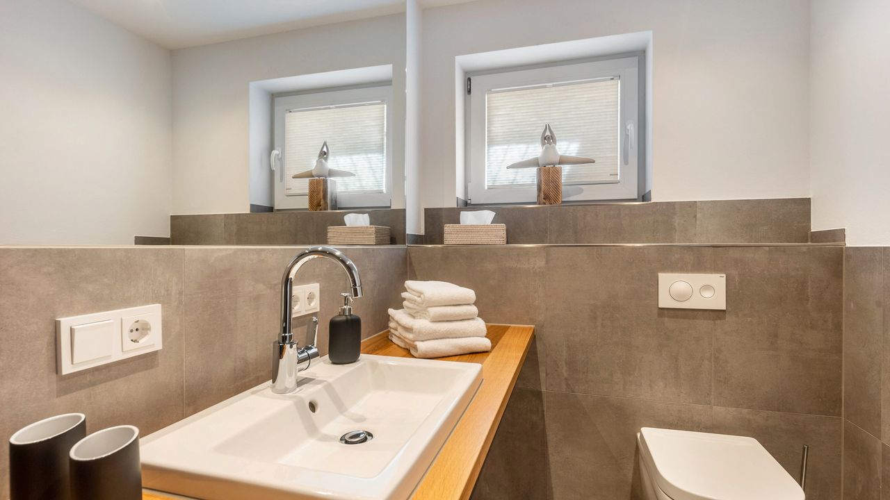 INSIDE, BATHROOM INSIDE, BATHROOM